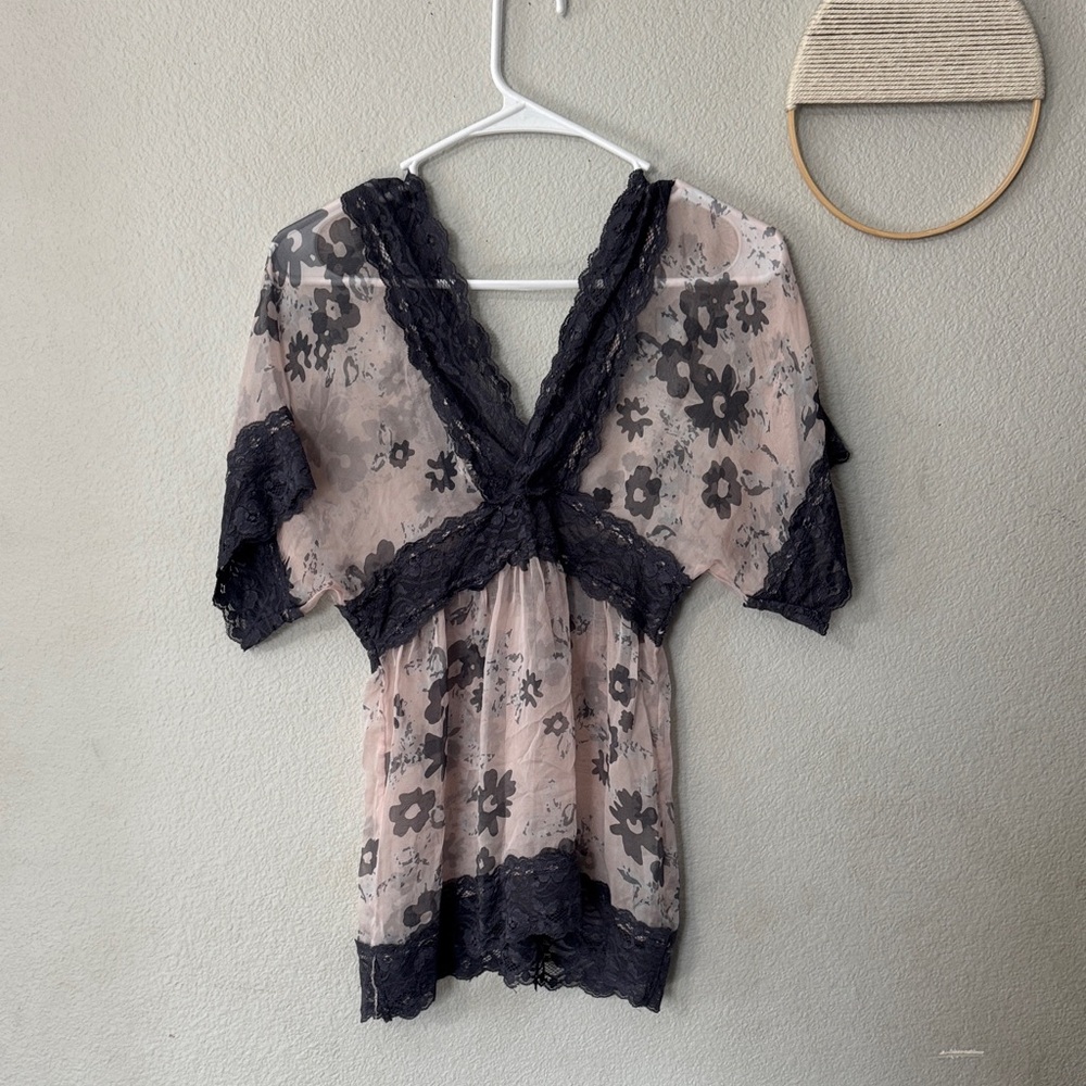 Rue21 Black and Cream Floral Lace Top
